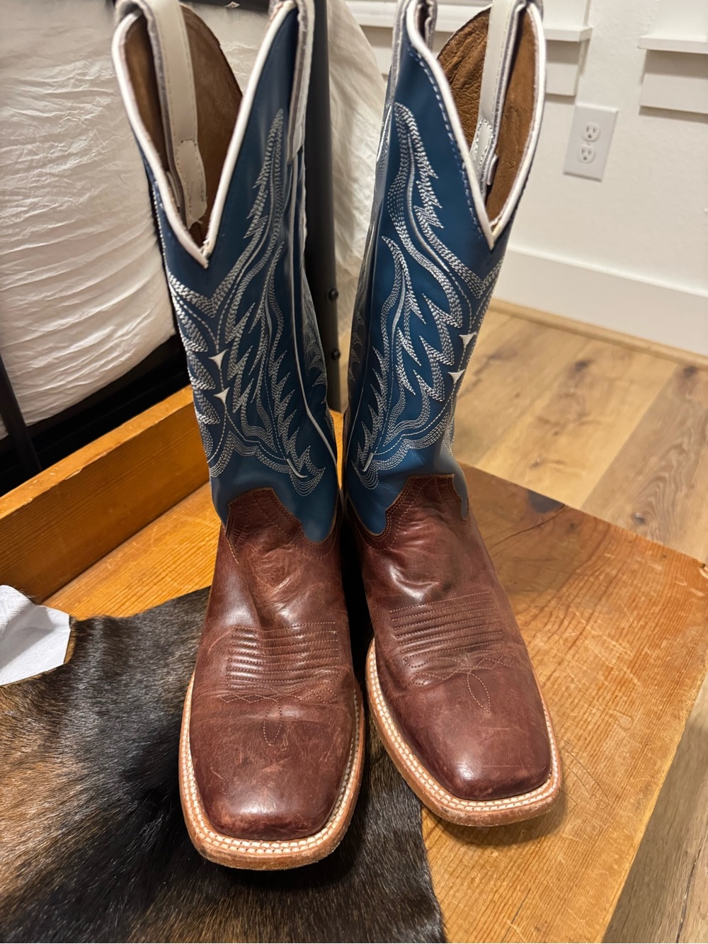 Brown Leather Foot with Blue Embroidered Shaft Men’s Western Boots size 7